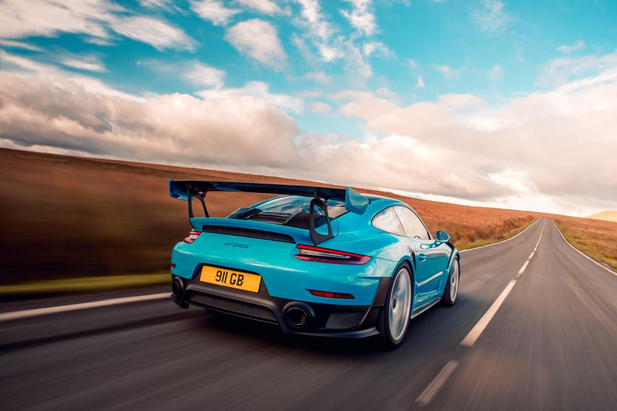  Porsche 911 GT2 RS 2017 года  (UK) (фото 6 из 14)
